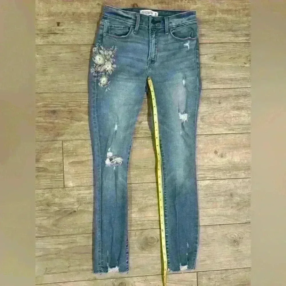 Abercrombie & Fitch The Super Skinny Ankle Midrise Distressed Jeans Size 0